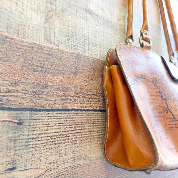 Patricia Nash Rienzo Signature Map Satchel - Picture 6 of 15